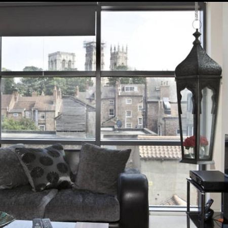 Churchill Two Bedroom Apartments With Free Parking And The Minster View York Esterno foto