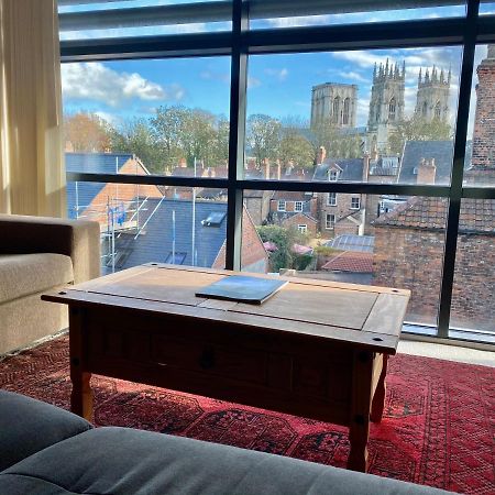 Churchill Two Bedroom Apartments With Free Parking And The Minster View York Esterno foto