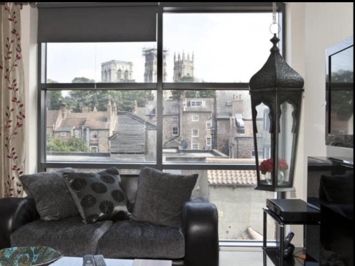 Churchill Two Bedroom Apartments With Free Parking And The Minster View York Esterno foto