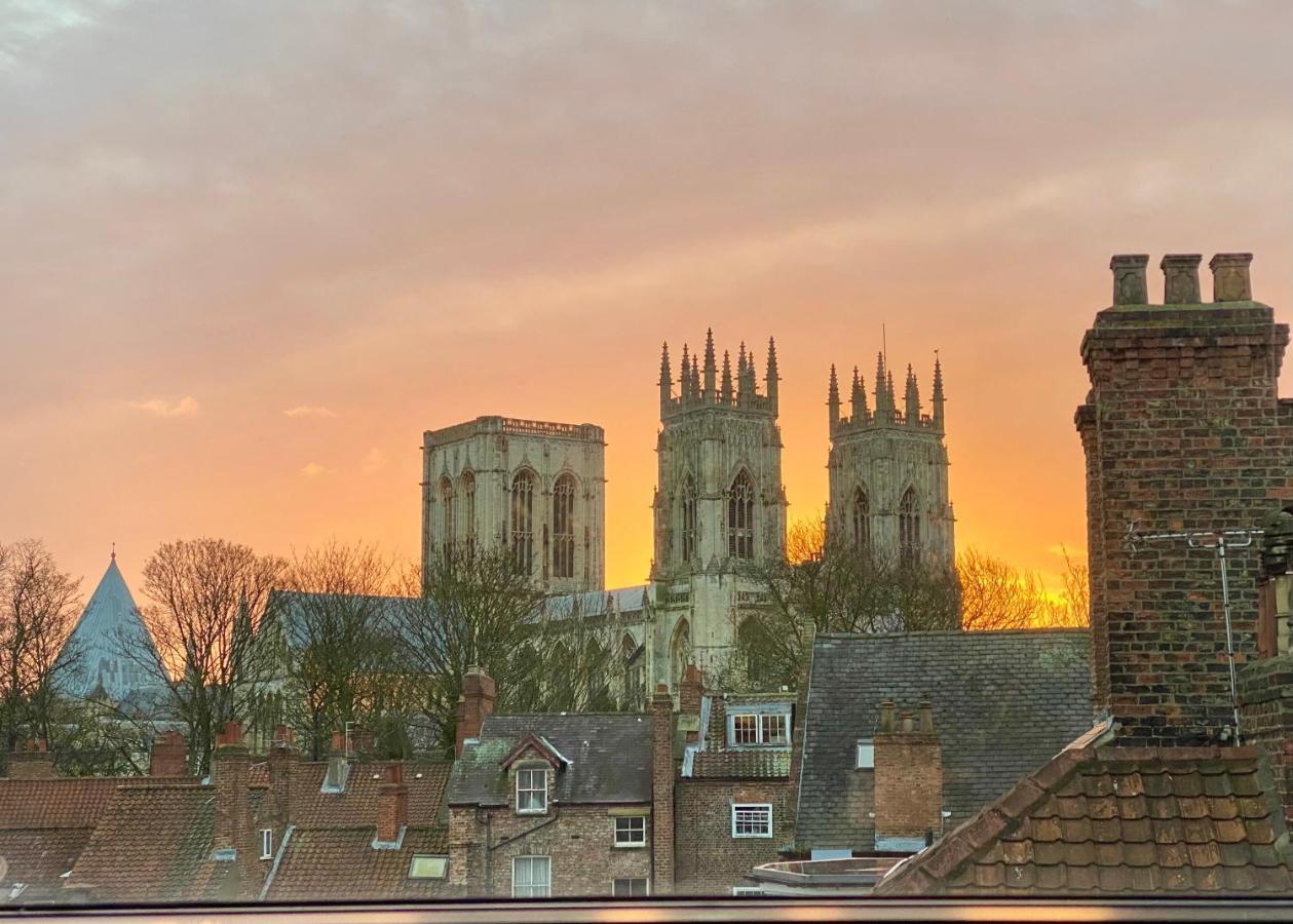Churchill Two Bedroom Apartments With Free Parking And The Minster View York Esterno foto