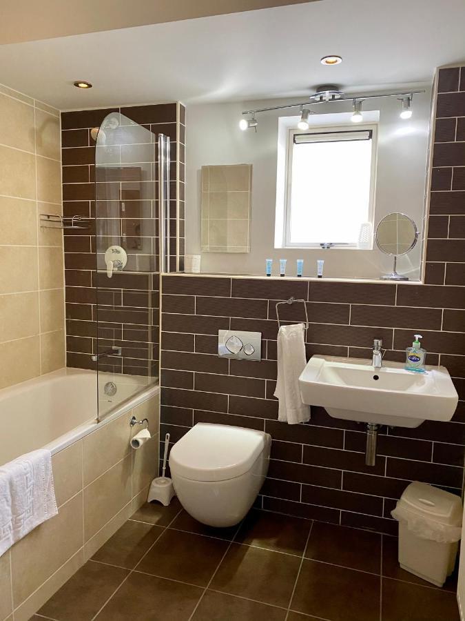 Churchill Two Bedroom Apartments With Free Parking And The Minster View York Esterno foto