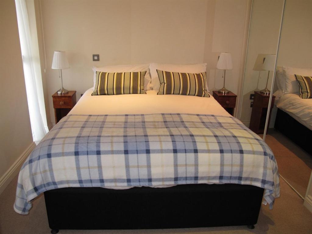 Churchill Two Bedroom Apartments With Free Parking And The Minster View York Camera foto